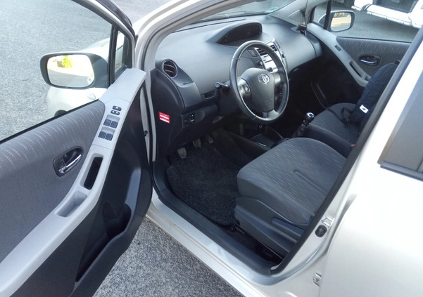 Toyota Yaris cena 21500 przebieg: 163000, rok produkcji 2009 z Krosno małe 191